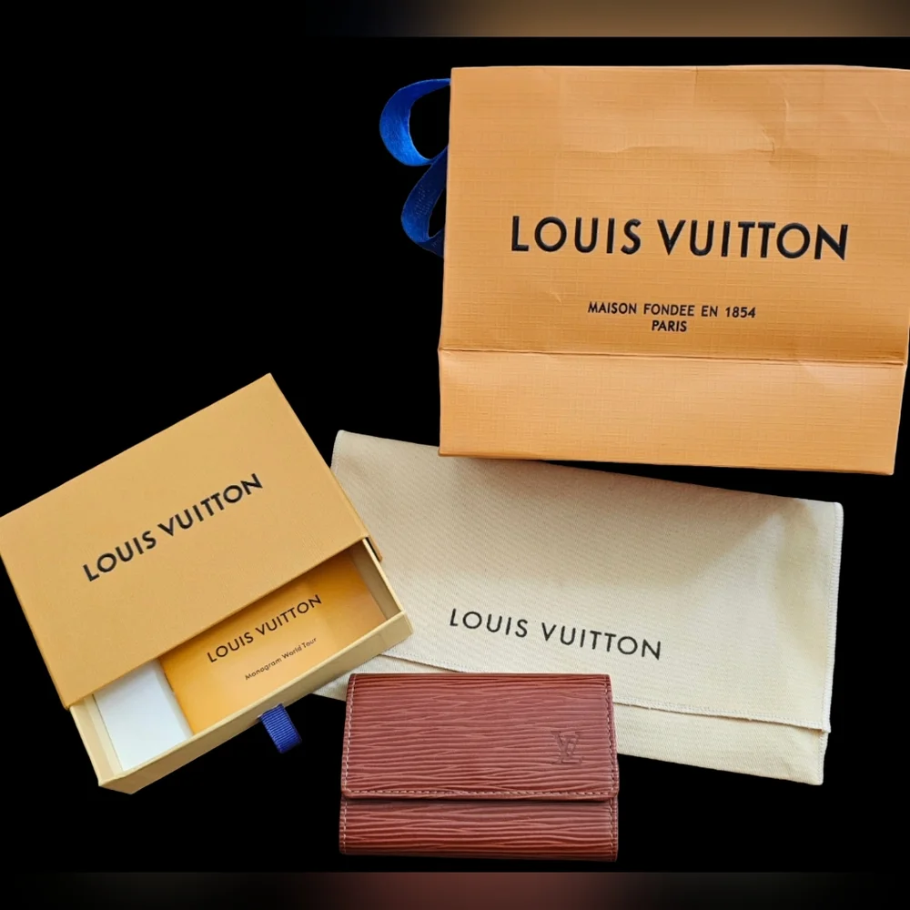 ✨️LOUIS VUITTON EPI LEATHER 6 KEY HOLDER - Picture 1 of 5